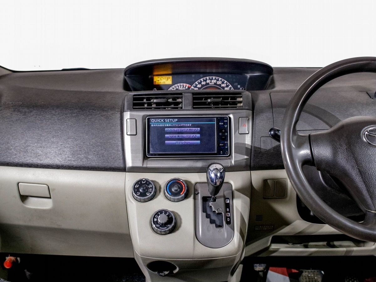 Toyota Passo Sette 2010 - фото автомобиля