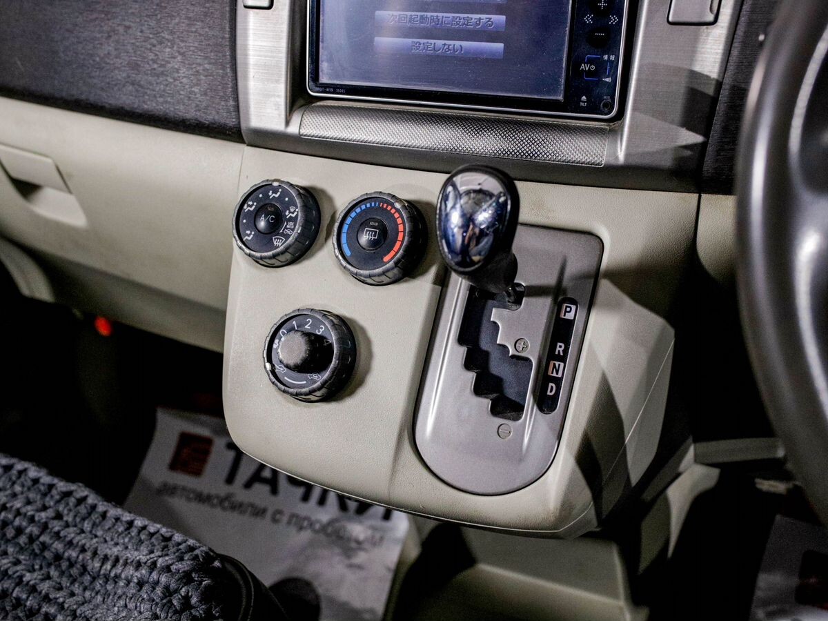 Toyota Passo Sette 2010 - фото автомобиля