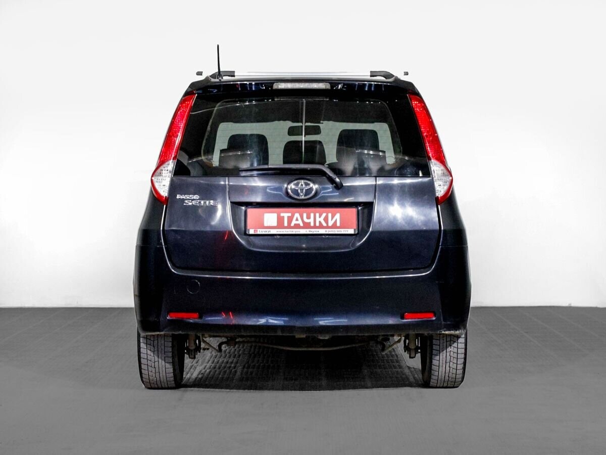 Toyota Passo Sette 2010 - фото автомобиля