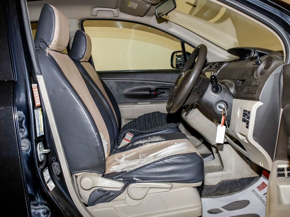 Toyota Passo Sette 2010 - фото автомобиля