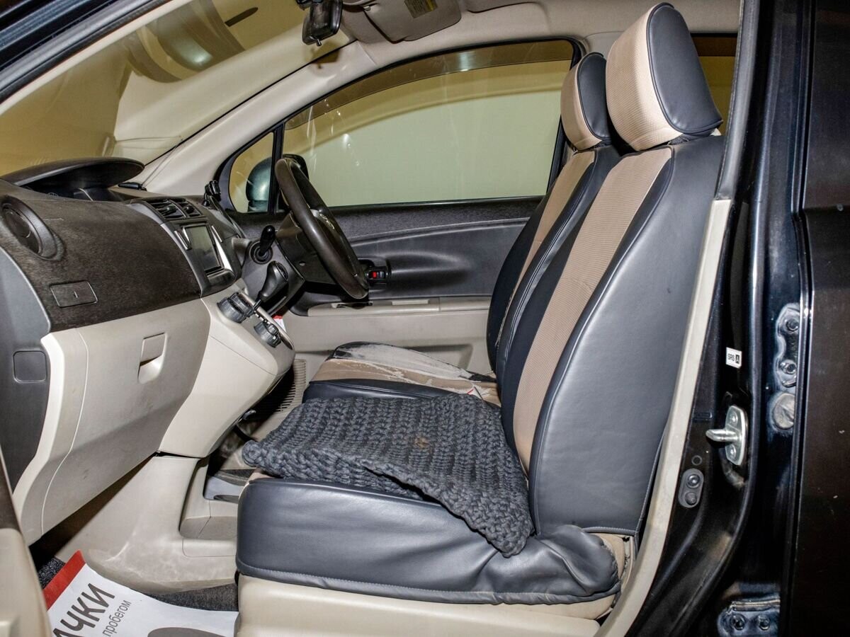 Toyota Passo Sette 2010 - фото автомобиля