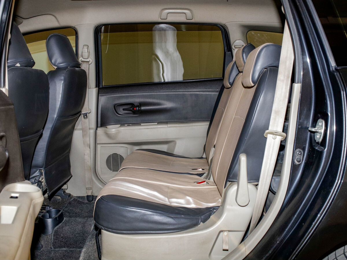 Toyota Passo Sette 2010 - фото автомобиля