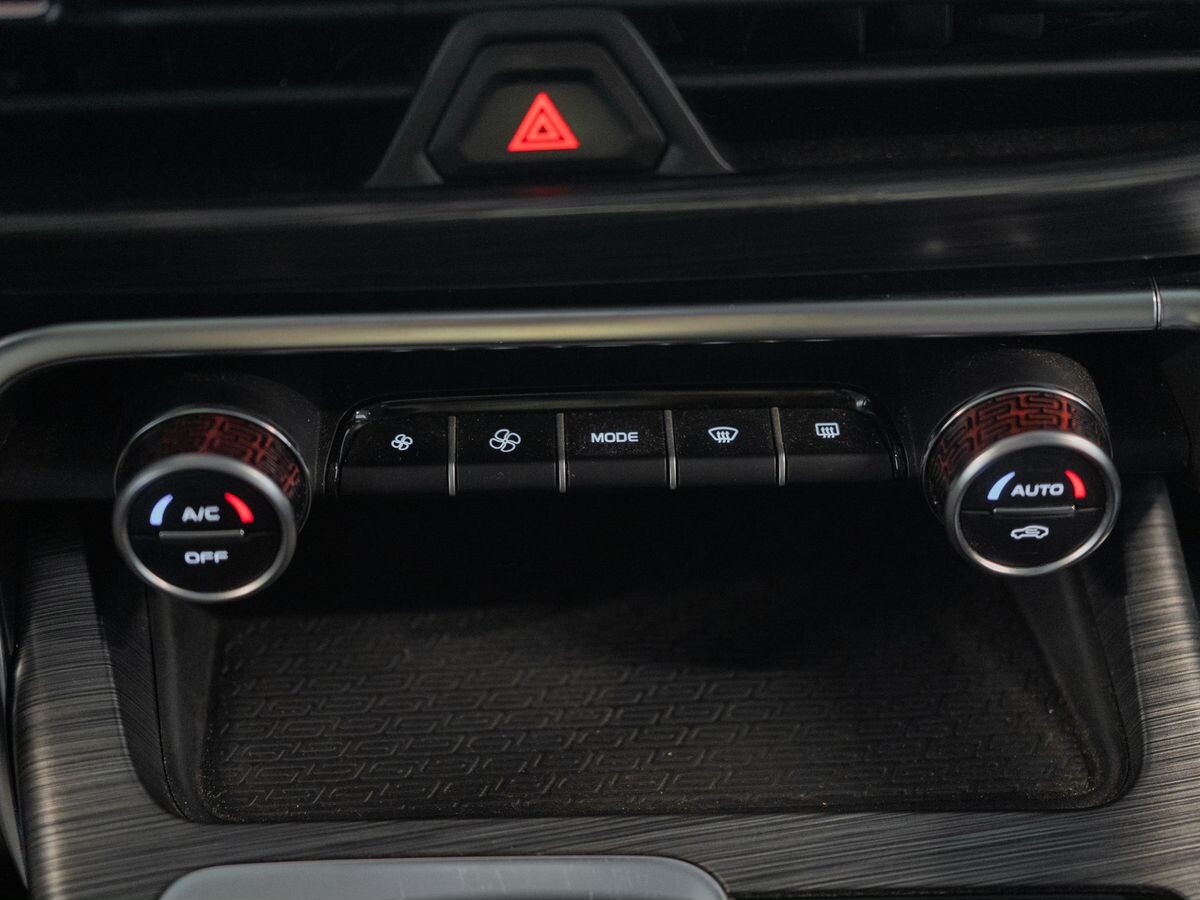 Geely Tugella 2019 - фото автомобиля