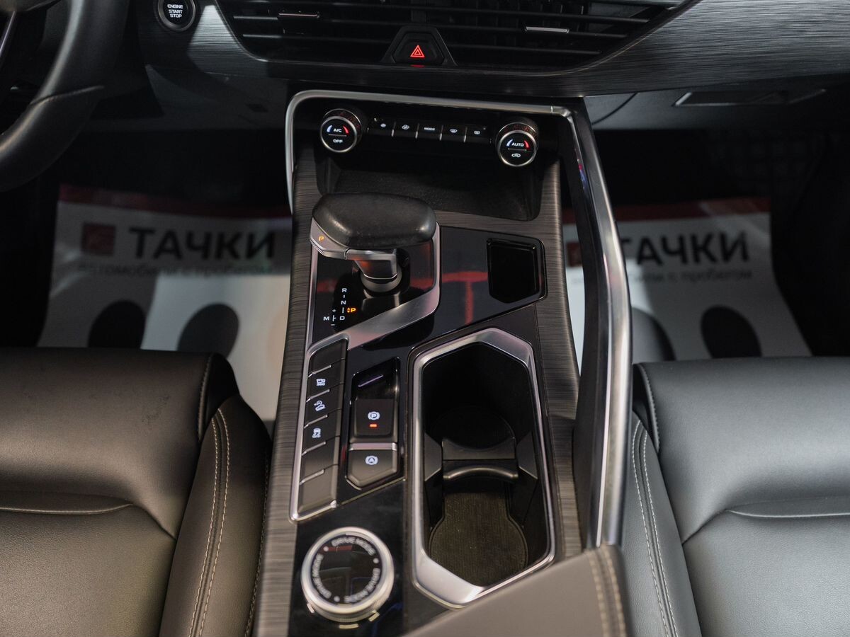 Geely Tugella 2019 - фото автомобиля