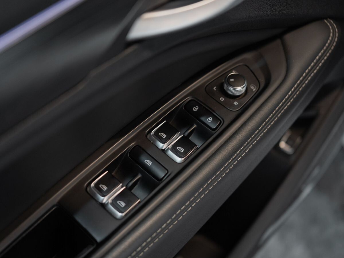 Geely Tugella 2019 - фото автомобиля