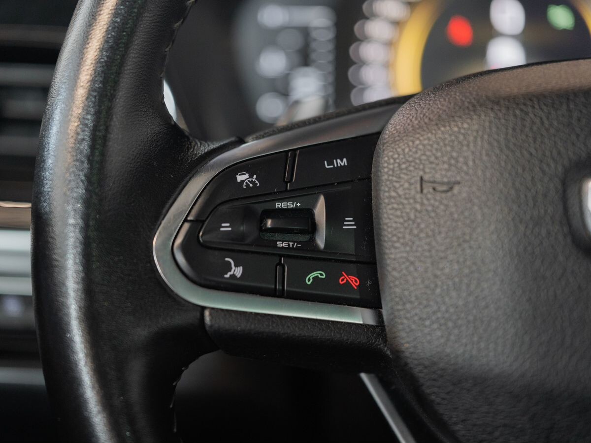 Geely Tugella 2019 - фото автомобиля