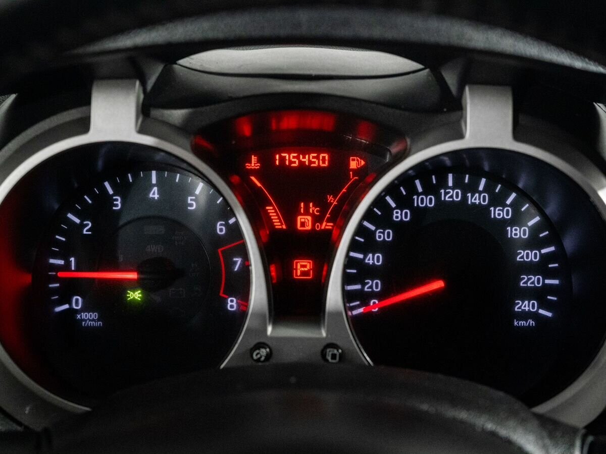 Nissan Juke 2012 - фото автомобиля