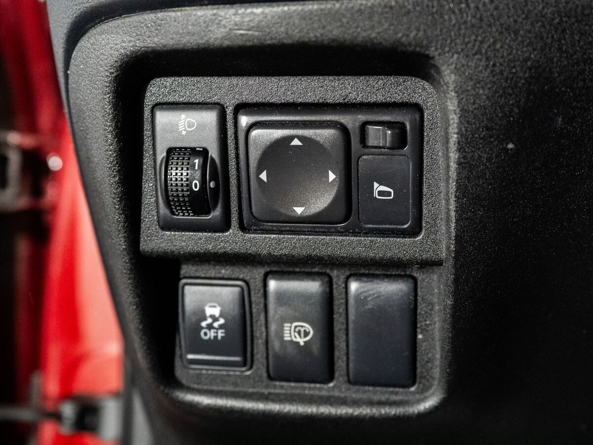 Nissan Juke 2012 - фото автомобиля