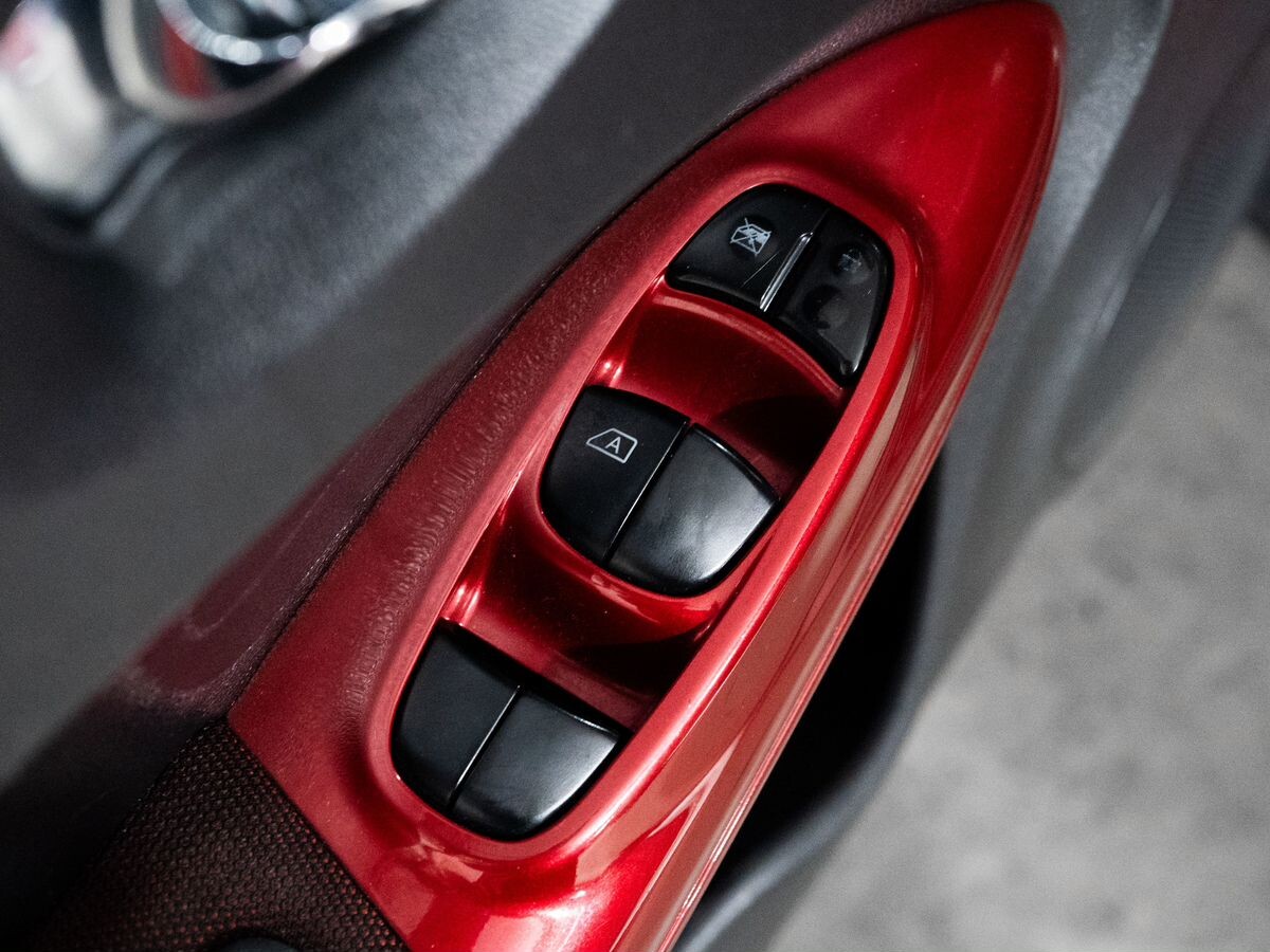 Nissan Juke 2012 - фото автомобиля