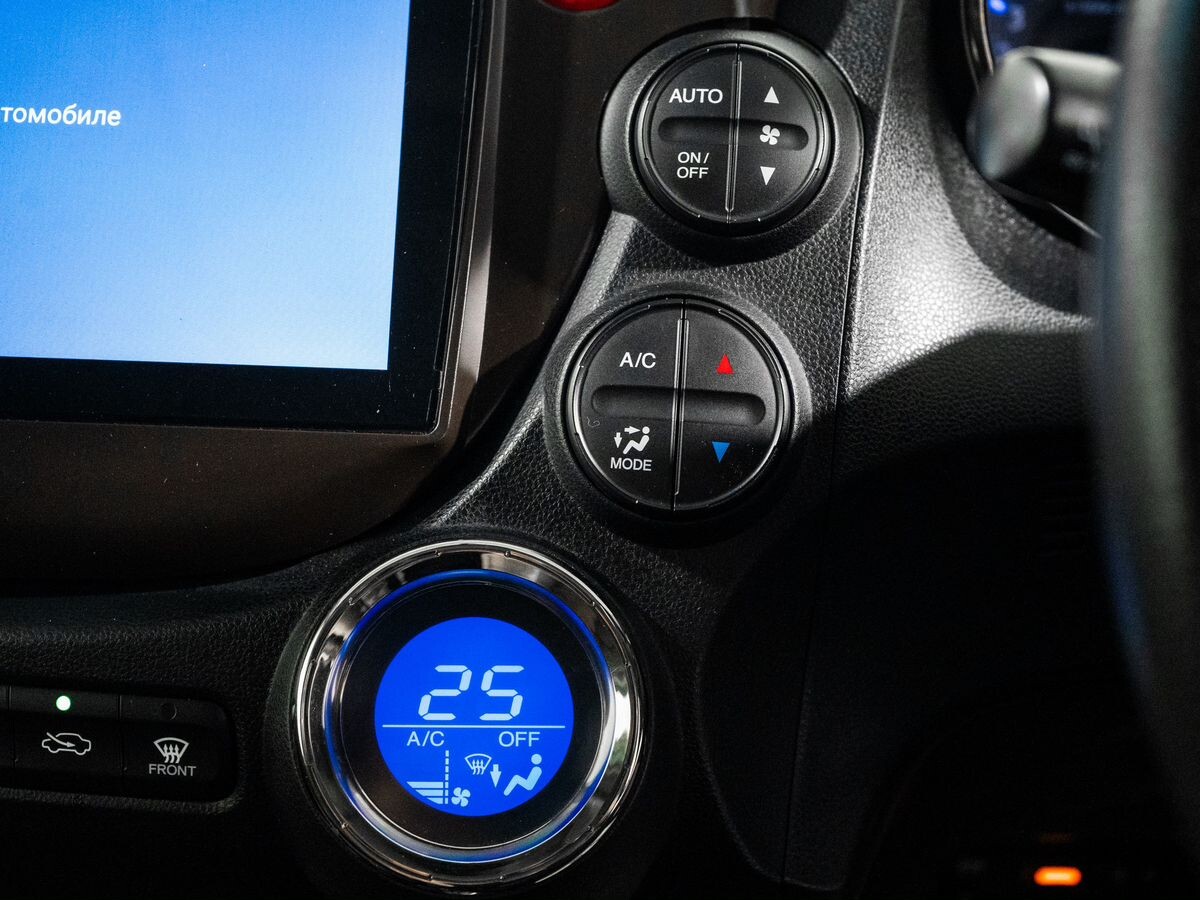 Honda Fit Shuttle 2012 - фото автомобиля
