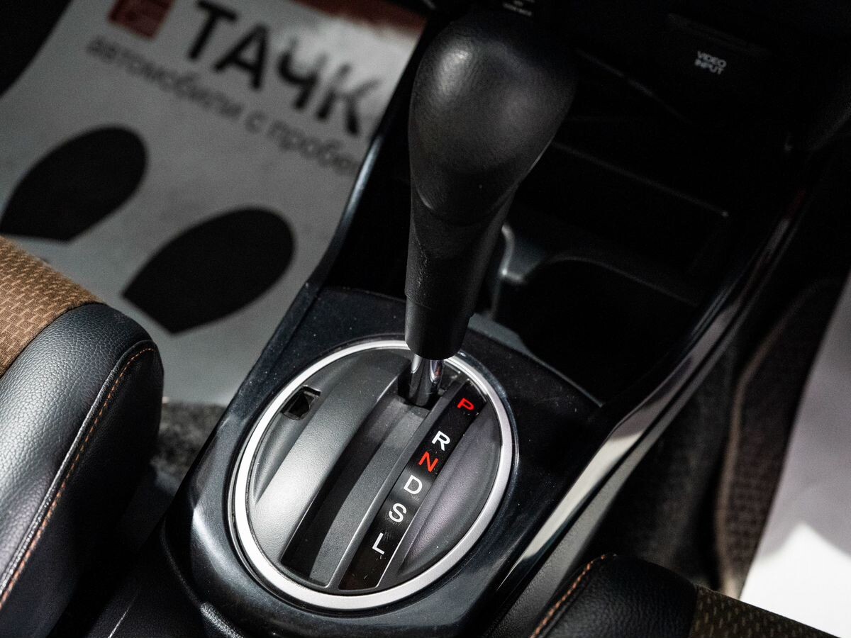 Honda Fit Shuttle 2012 - фото автомобиля