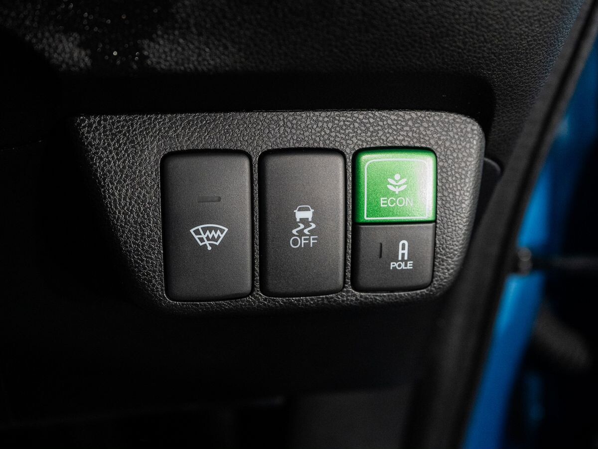 Honda Fit Shuttle 2012 - фото автомобиля