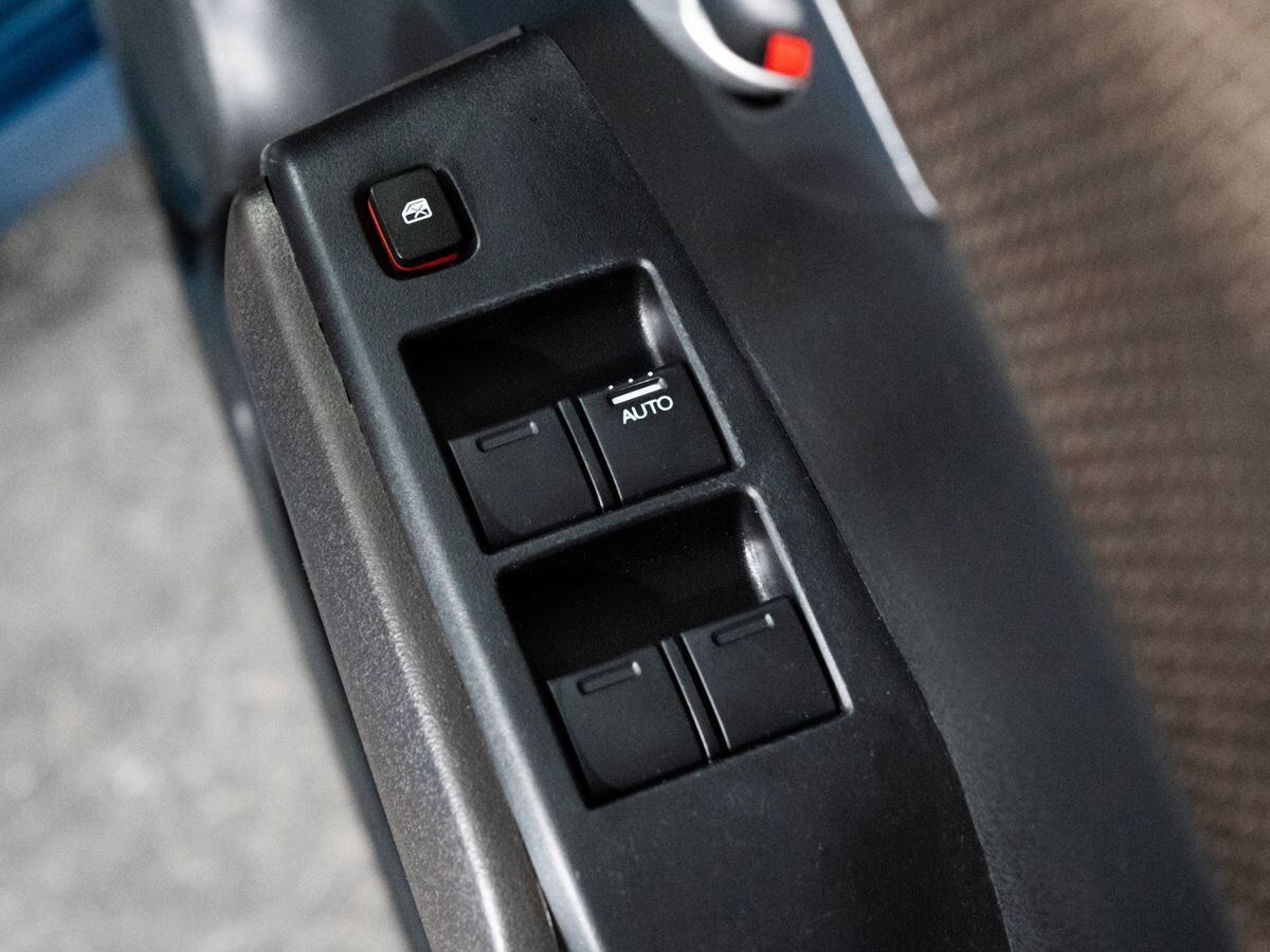 Honda Fit Shuttle 2012 - фото автомобиля