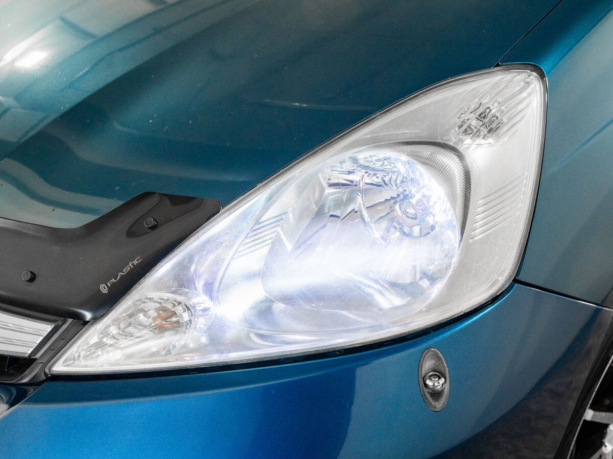 Honda Fit Shuttle 2012 - фото автомобиля