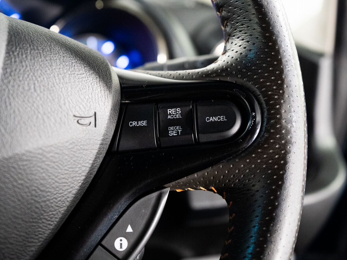 Honda Fit Shuttle 2012 - фото автомобиля