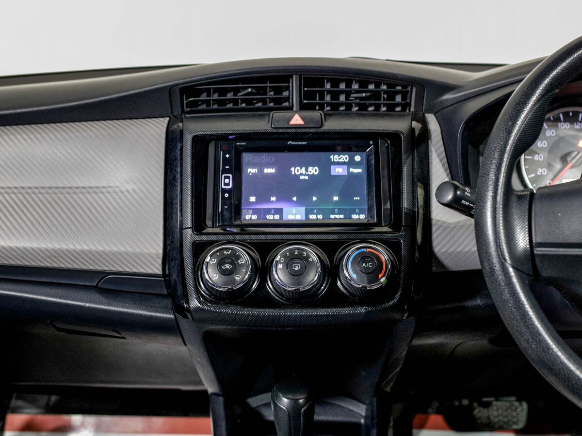 Toyota Corolla Axio 2012 - фото автомобиля