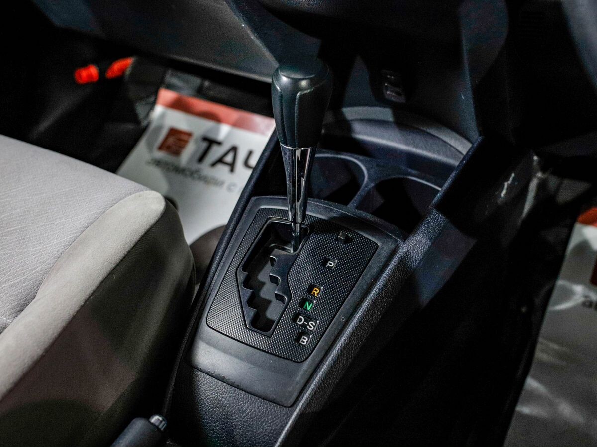 Toyota Corolla Axio 2012 - фото автомобиля