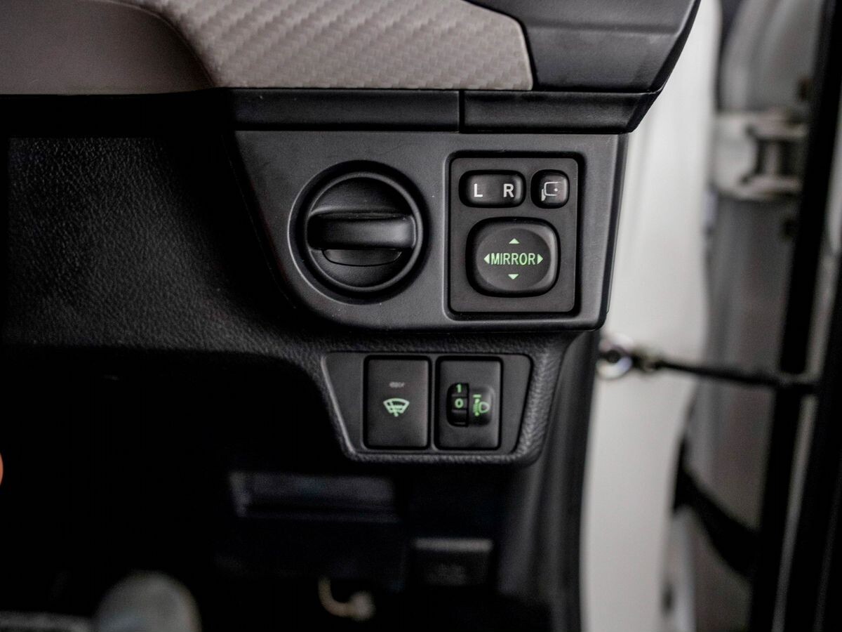 Toyota Corolla Axio 2012 - фото автомобиля