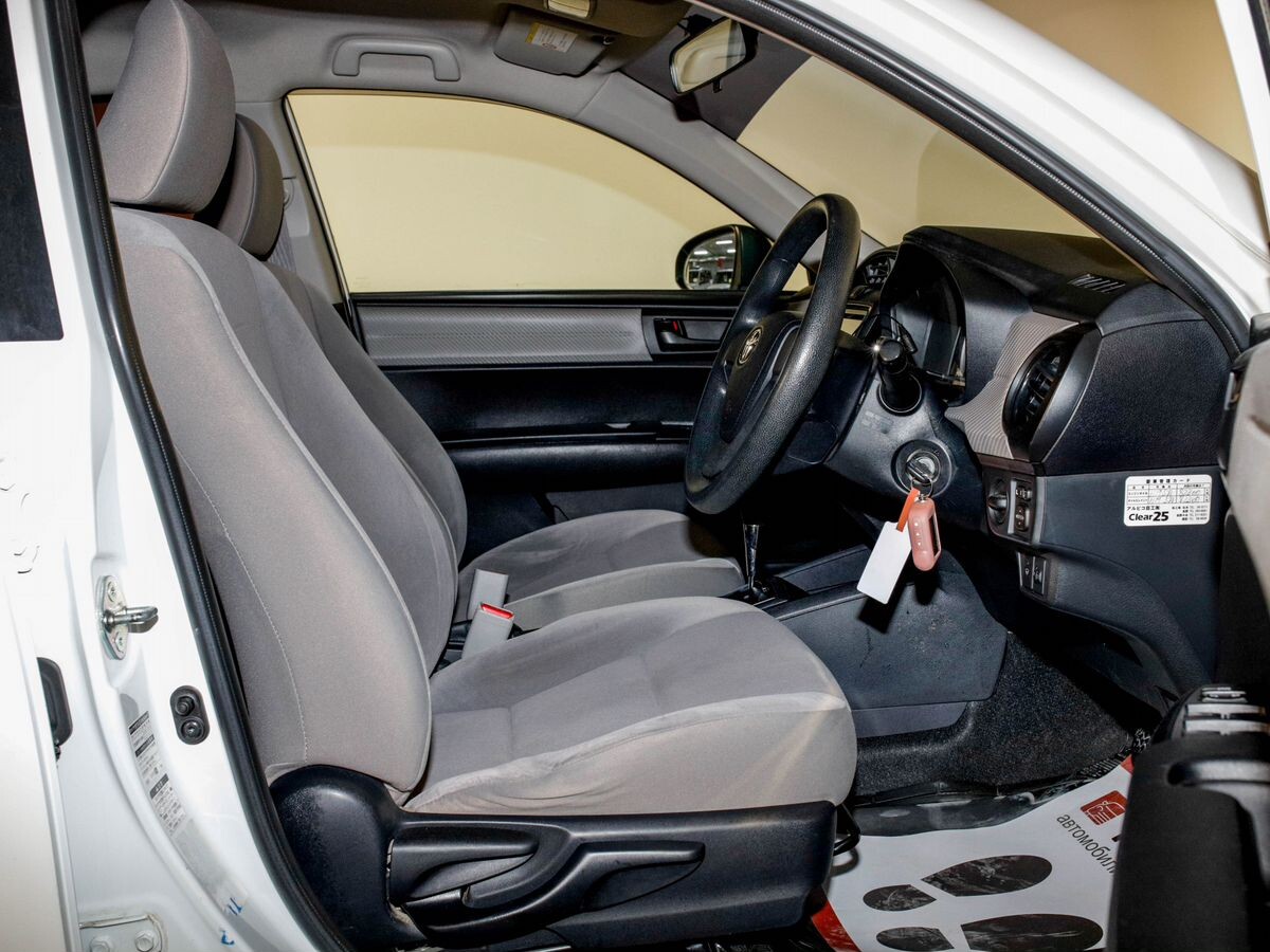Toyota Corolla Axio 2012 - фото автомобиля