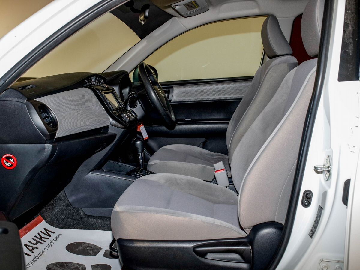 Toyota Corolla Axio 2012 - фото автомобиля