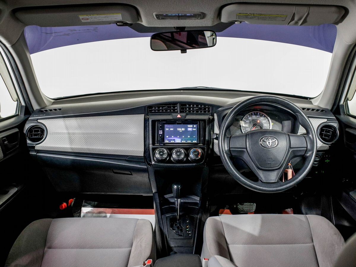 Toyota Corolla Axio 2012 - фото автомобиля