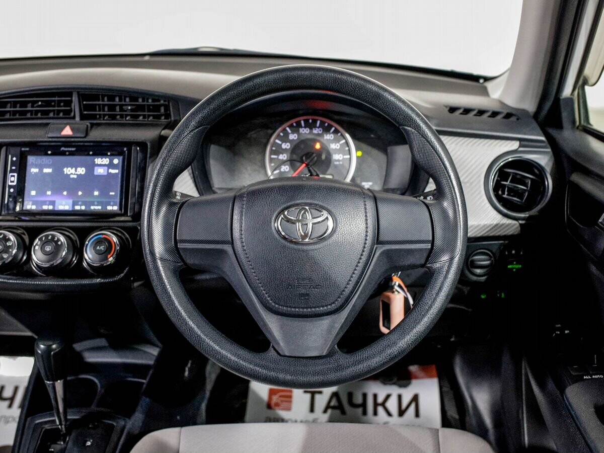 Toyota Corolla Axio 2012 - фото автомобиля