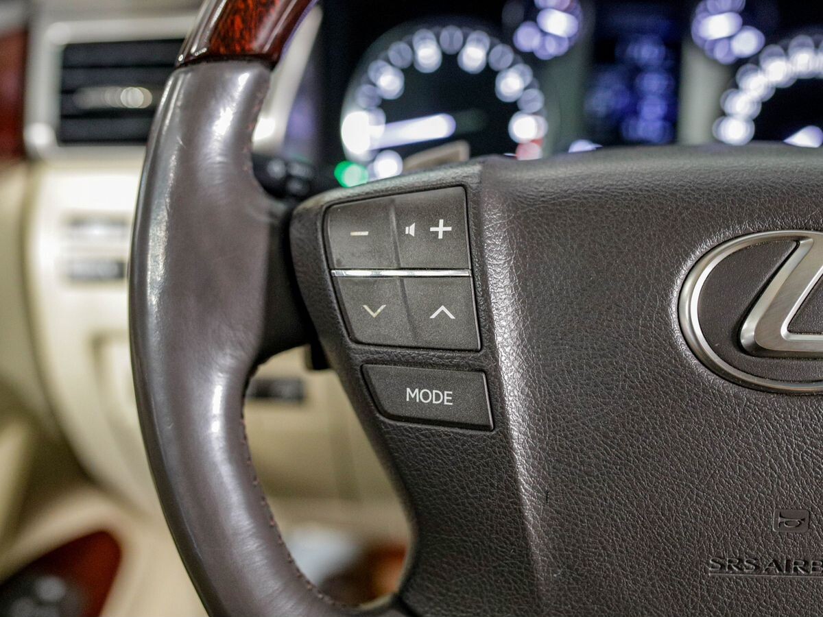 Lexus LX570 2013 - фото автомобиля