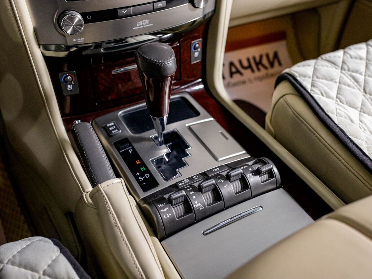Lexus LX570 2013 - фото автомобиля