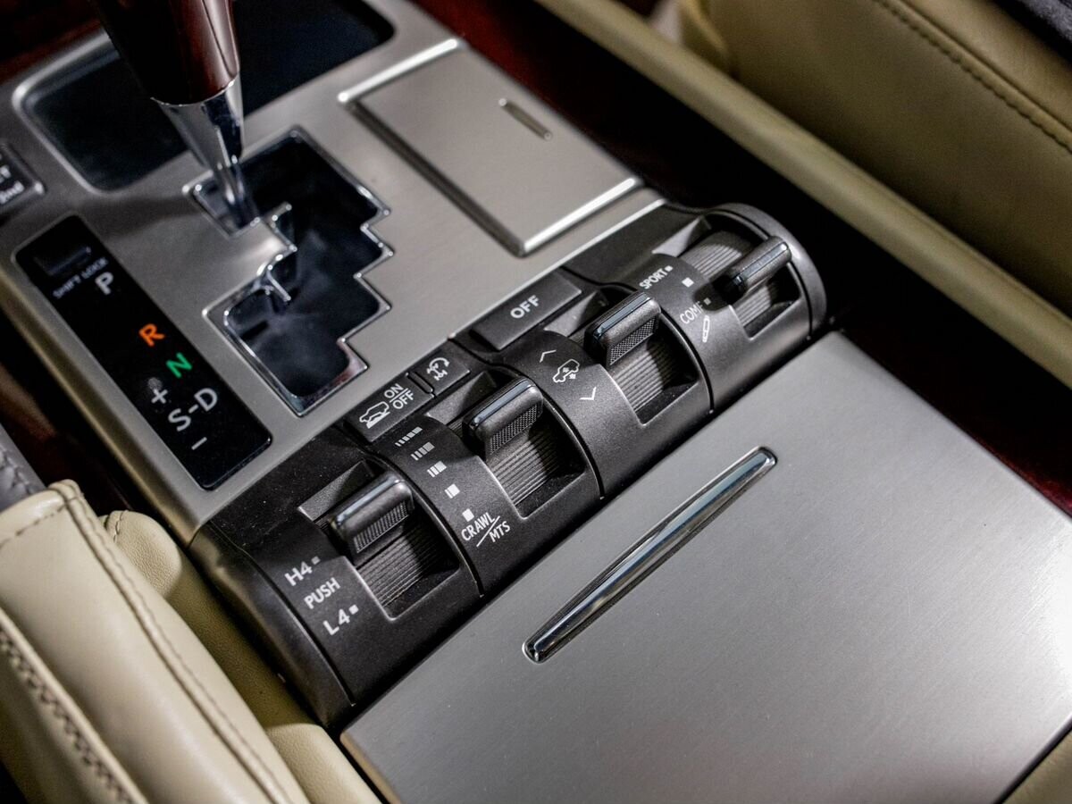 Lexus LX570 2013 - фото автомобиля