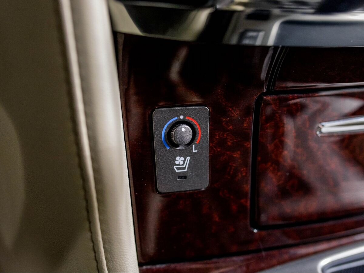 Lexus LX570 2013 - фото автомобиля