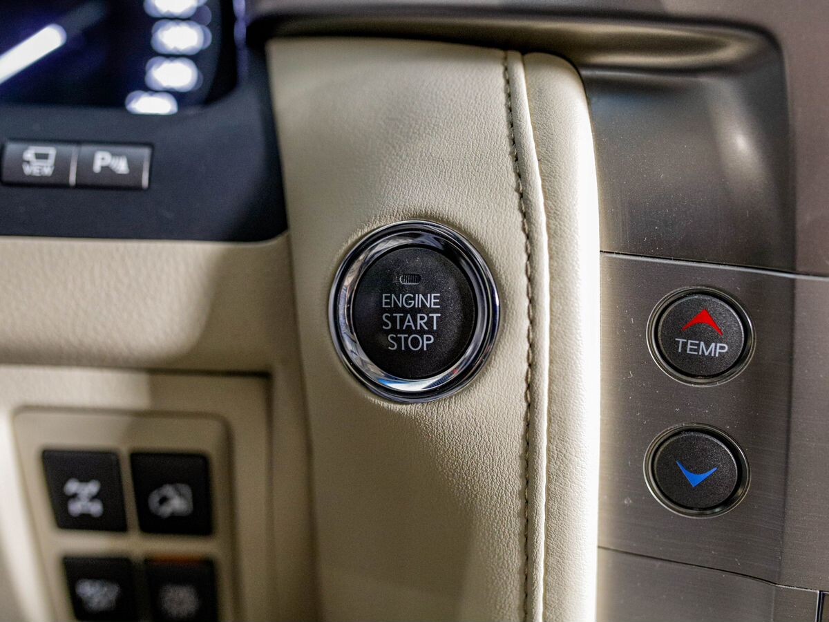 Lexus LX570 2013 - фото автомобиля