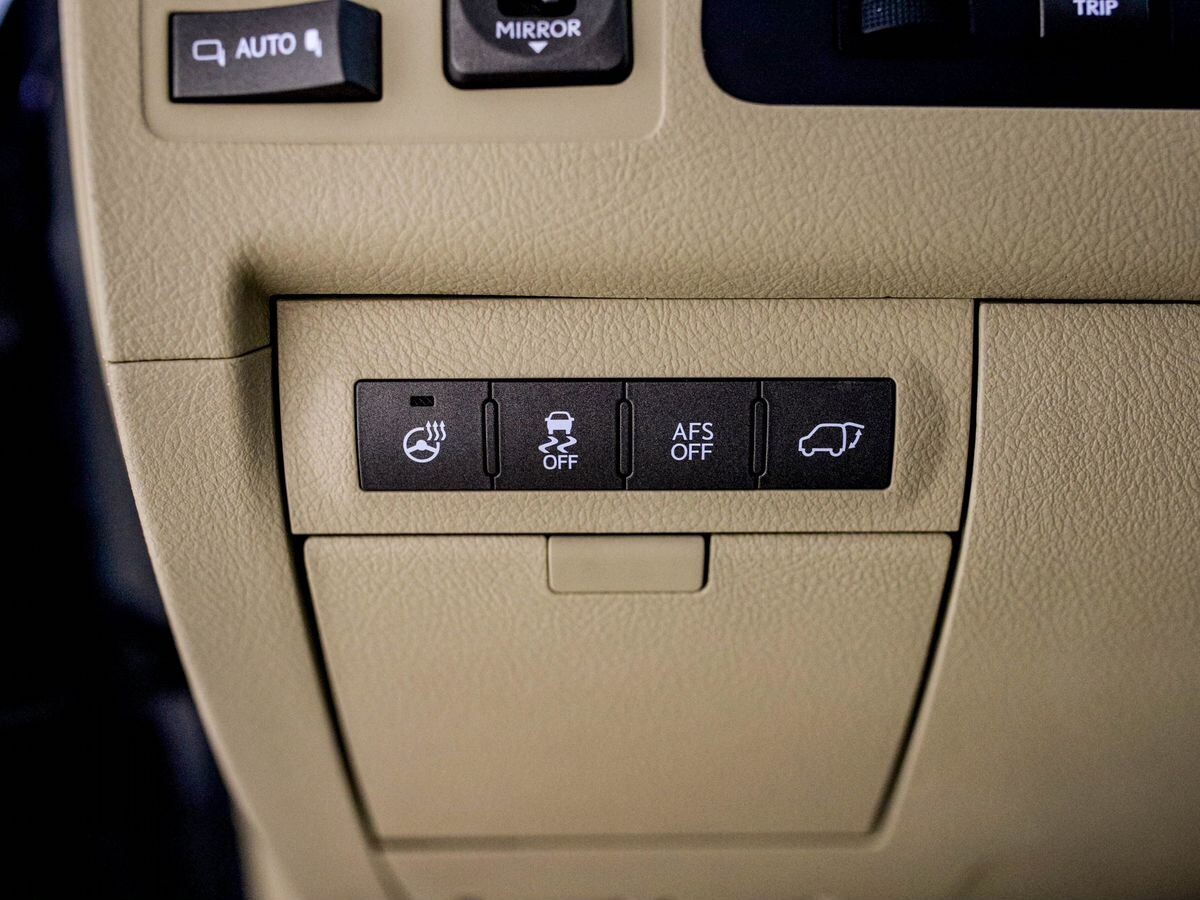 Lexus LX570 2013 - фото автомобиля