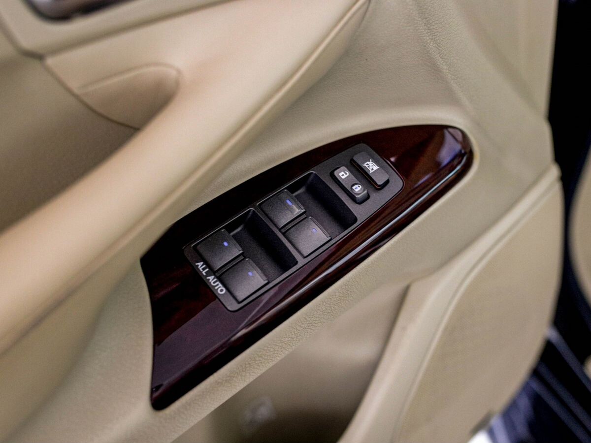 Lexus LX570 2013 - фото автомобиля
