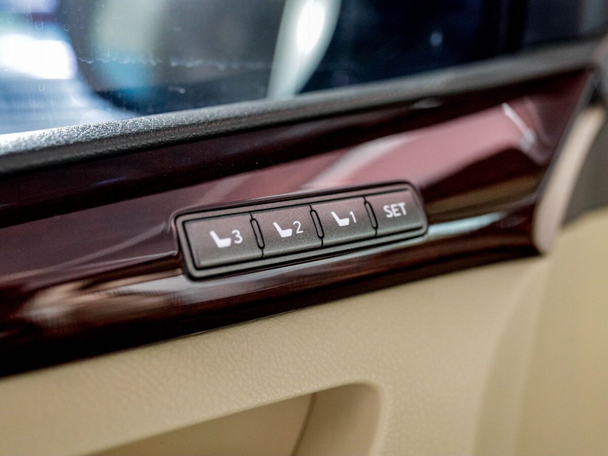 Lexus LX570 2013 - фото автомобиля