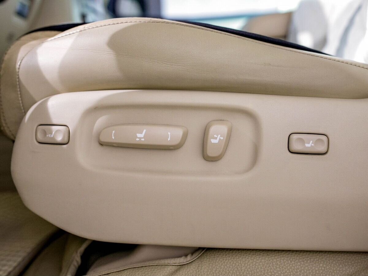 Lexus LX570 2013 - фото автомобиля