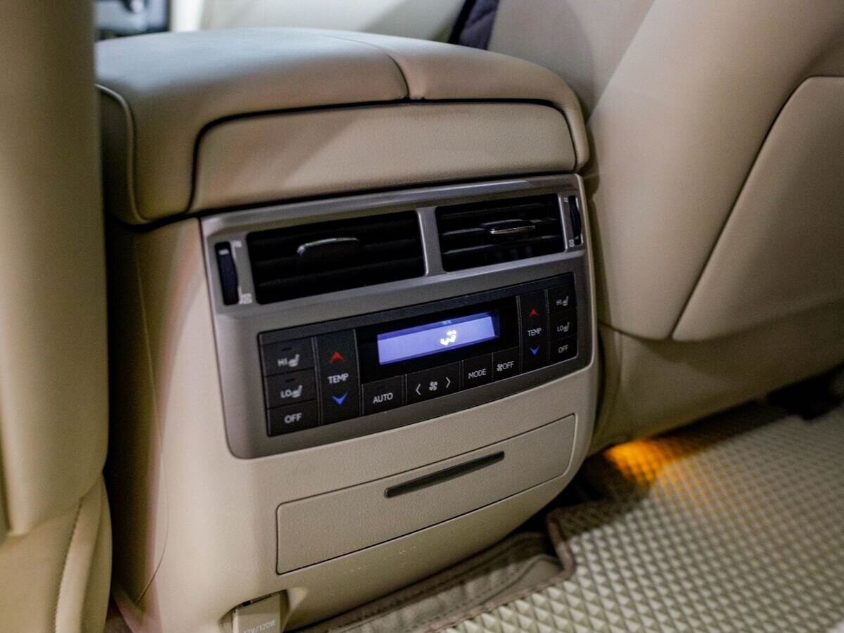 Lexus LX570 2013 - фото автомобиля