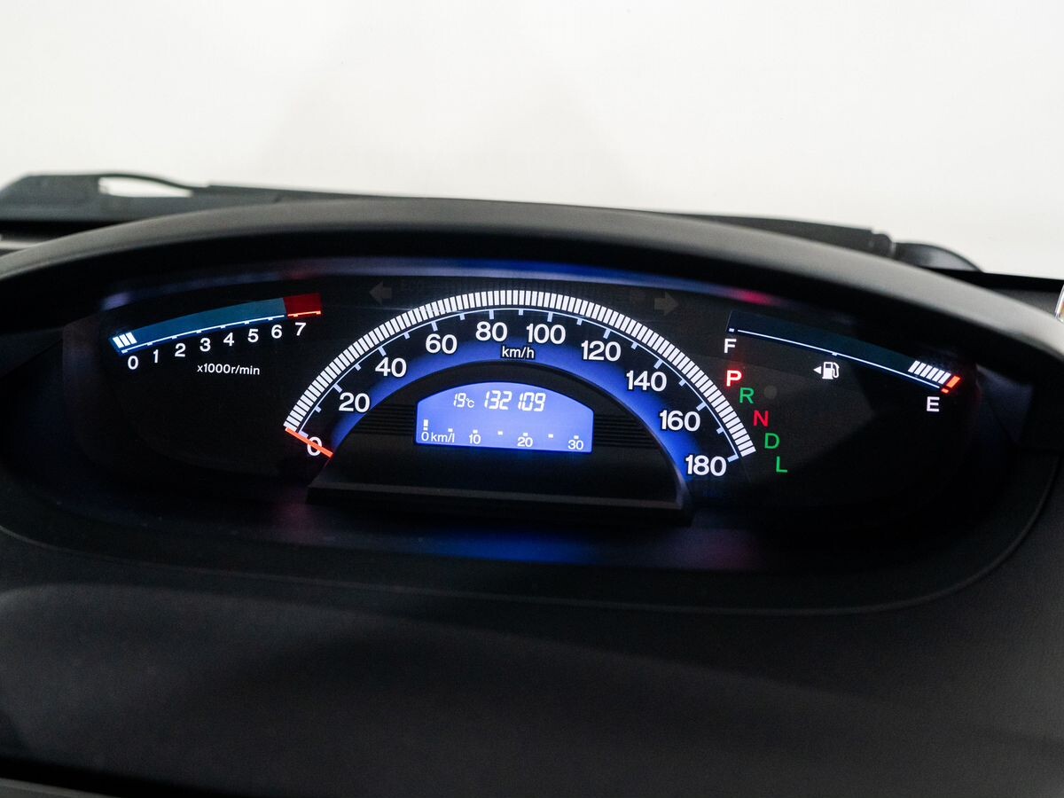 Honda Freed 2011 - фото автомобиля