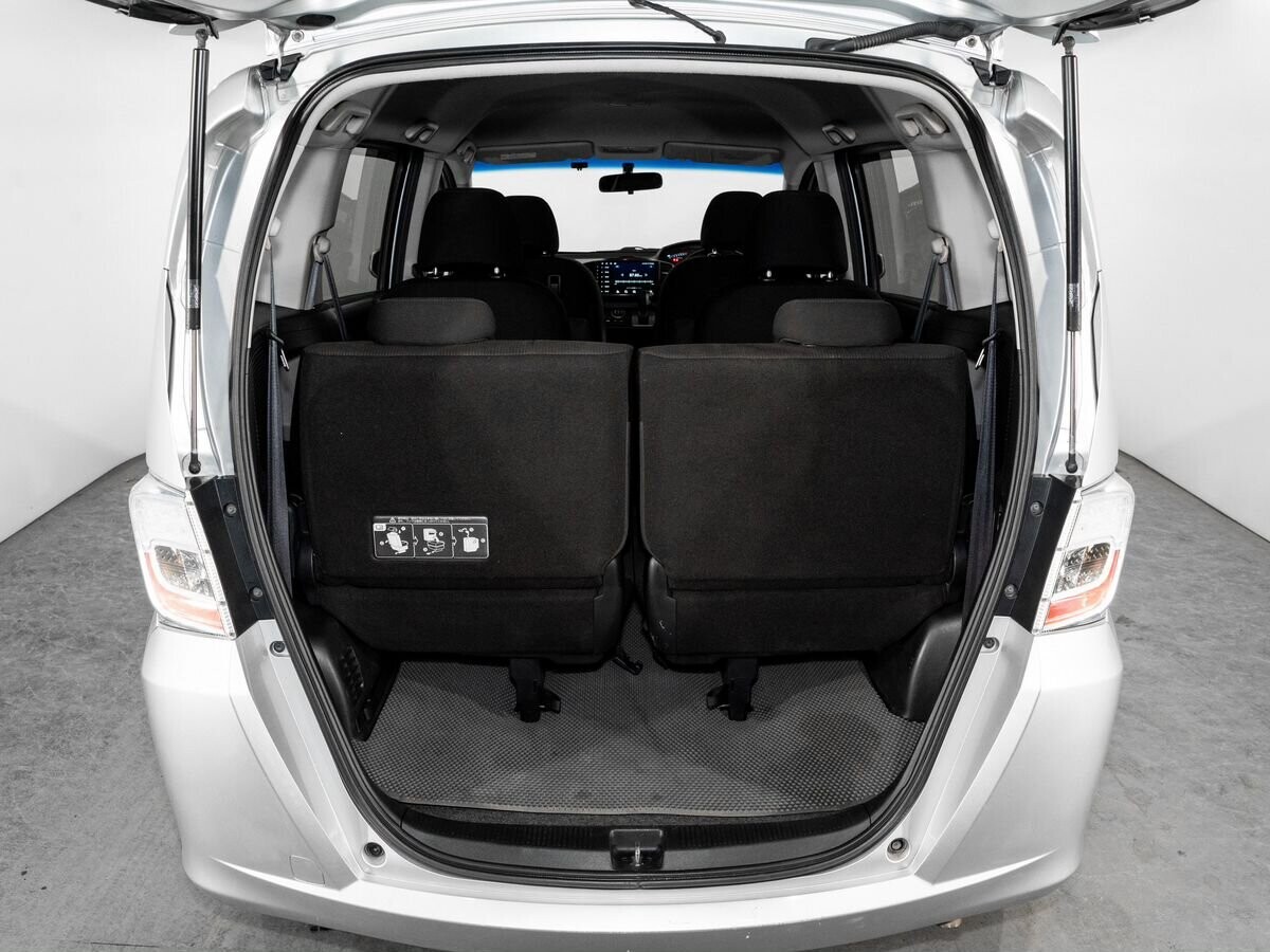 Honda Freed 2011 - фото автомобиля