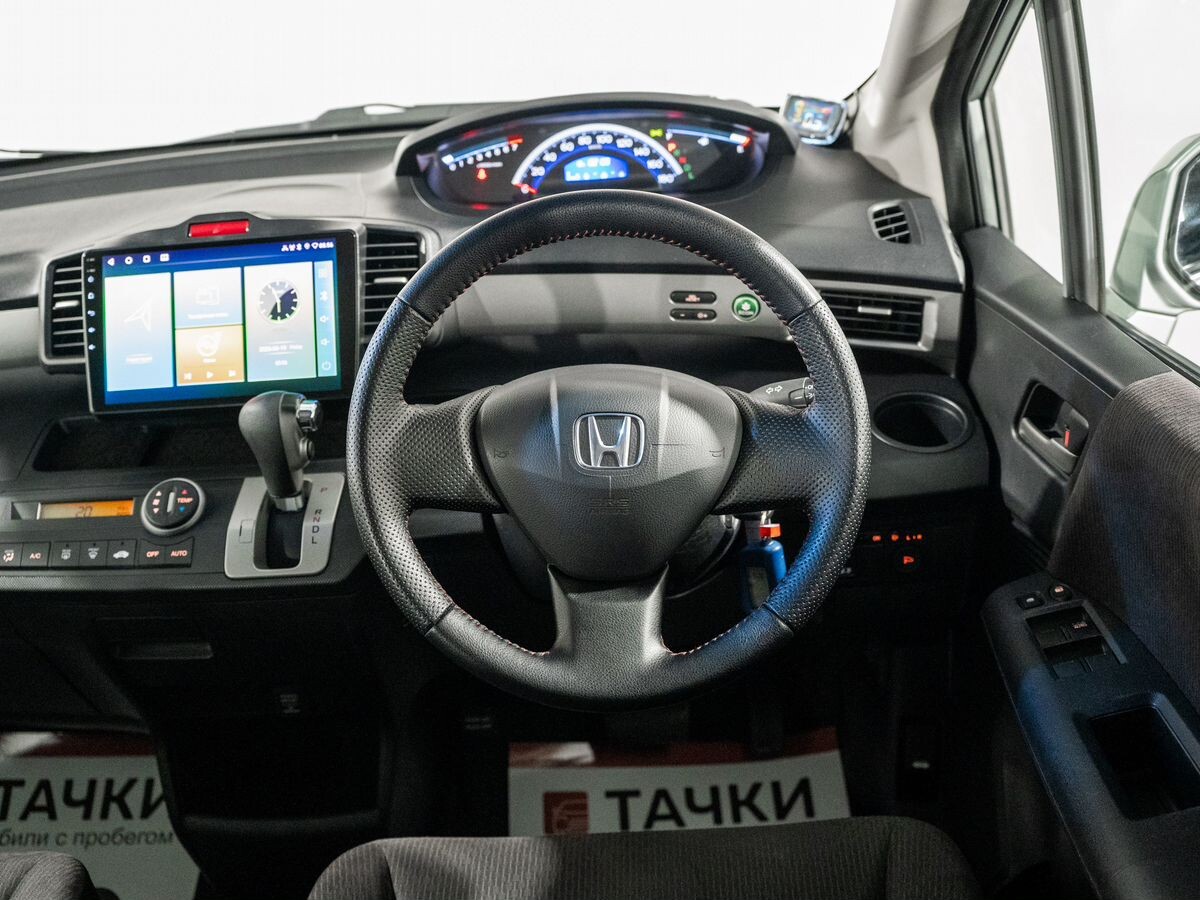 Honda Freed 2011 - фото автомобиля