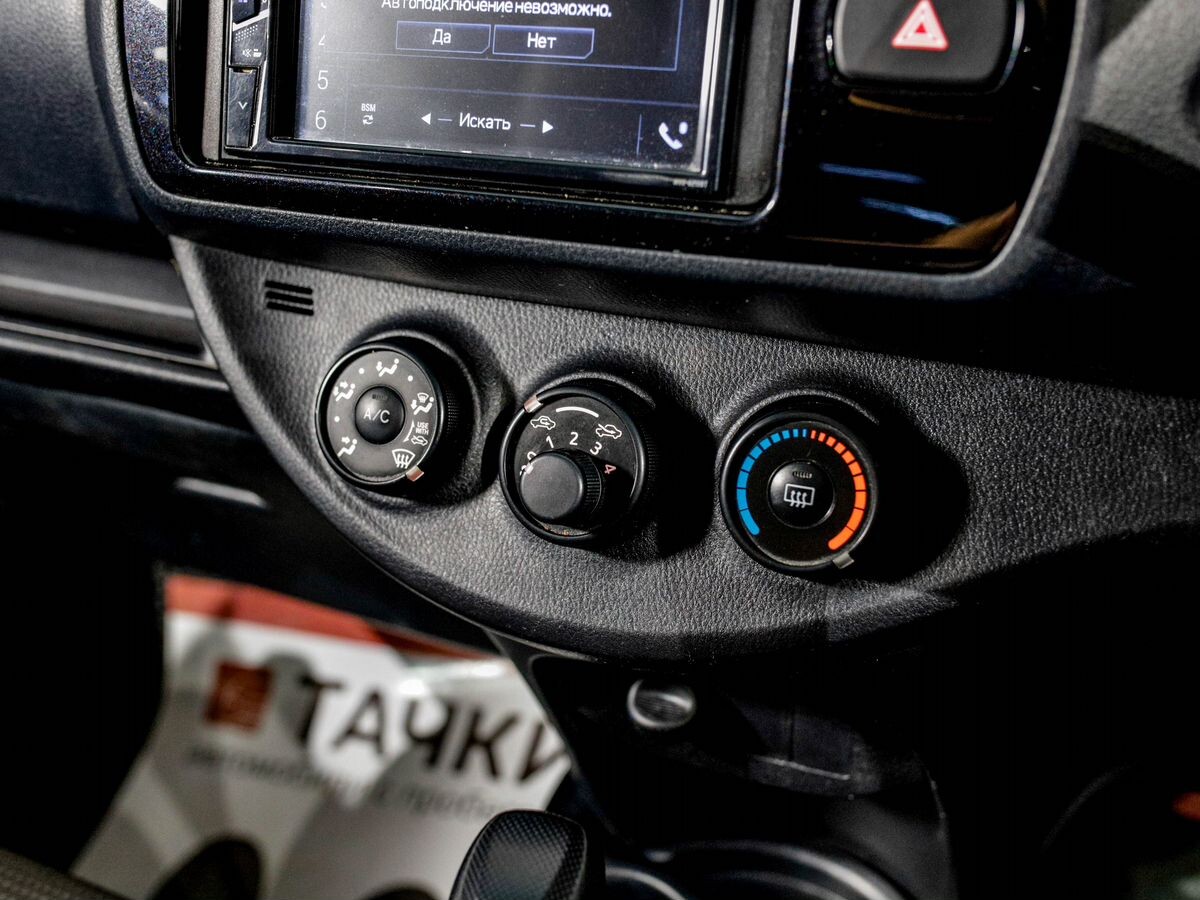 Toyota Vitz 2015 - фото автомобиля
