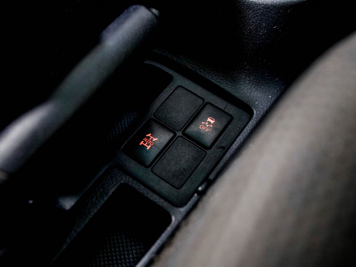 Toyota Vitz 2015 - фото автомобиля