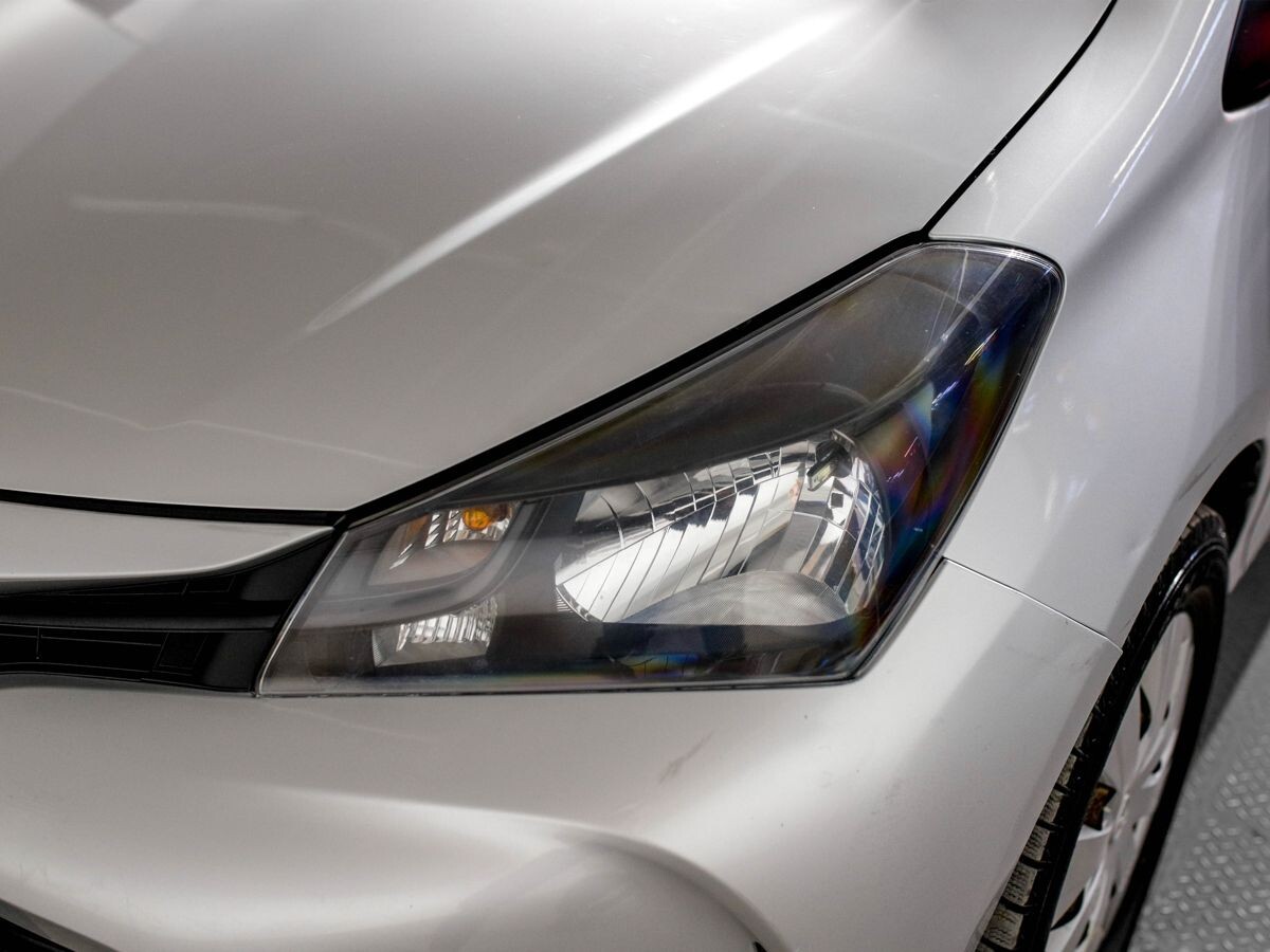 Toyota Vitz 2015 - фото автомобиля