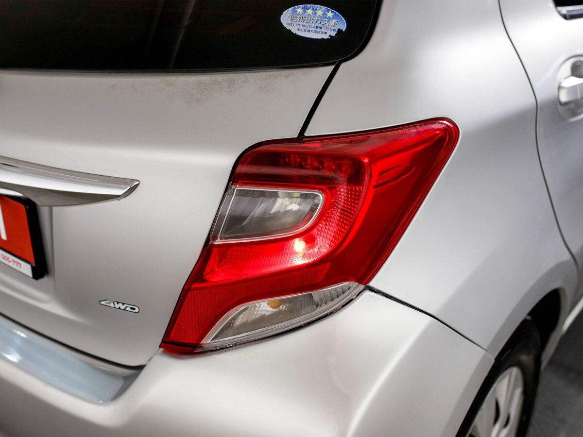 Toyota Vitz 2015 - фото автомобиля