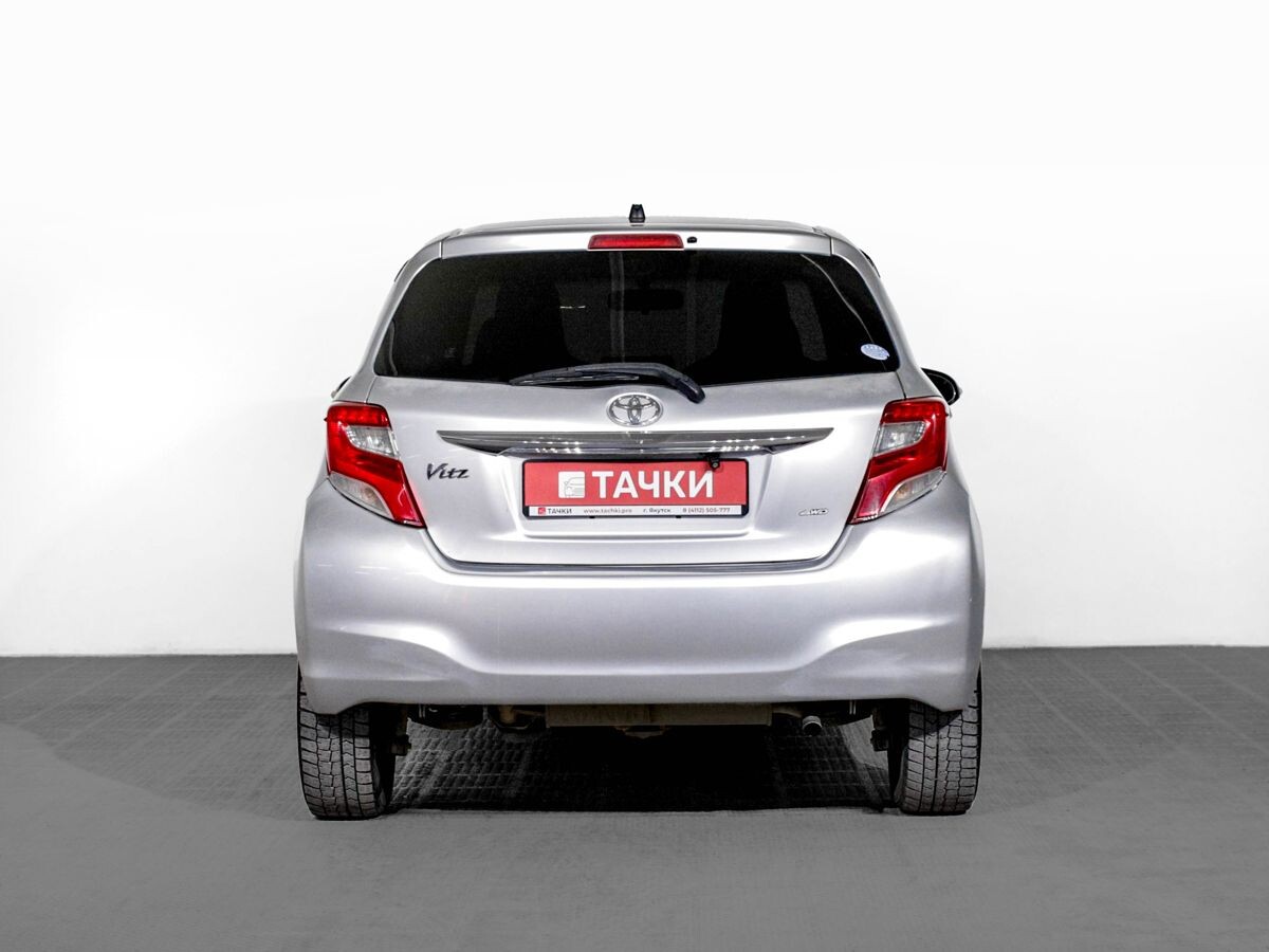 Toyota Vitz 2015 - фото автомобиля