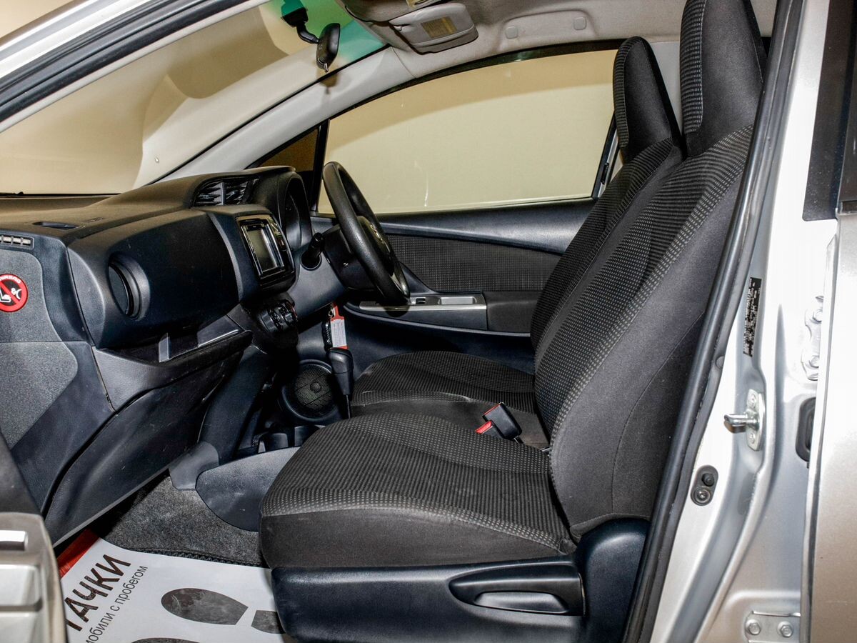 Toyota Vitz 2015 - фото автомобиля