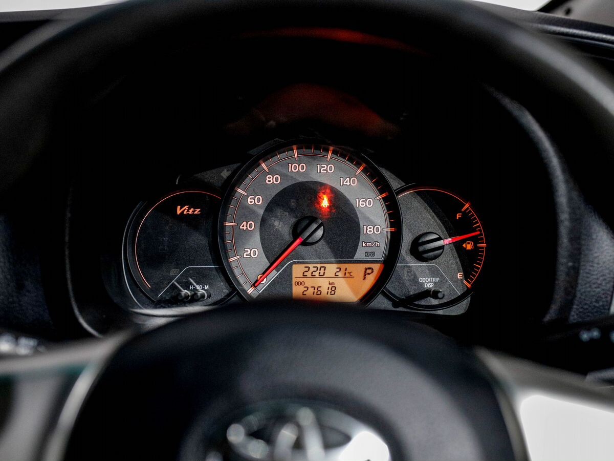 Toyota Vitz 2015 - фото автомобиля
