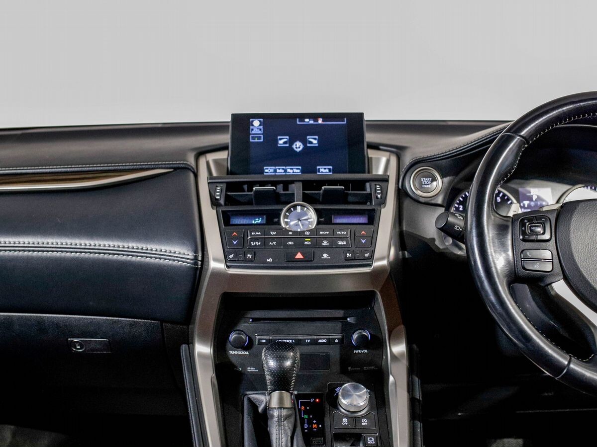 Lexus NX200t 2015 - фото автомобиля