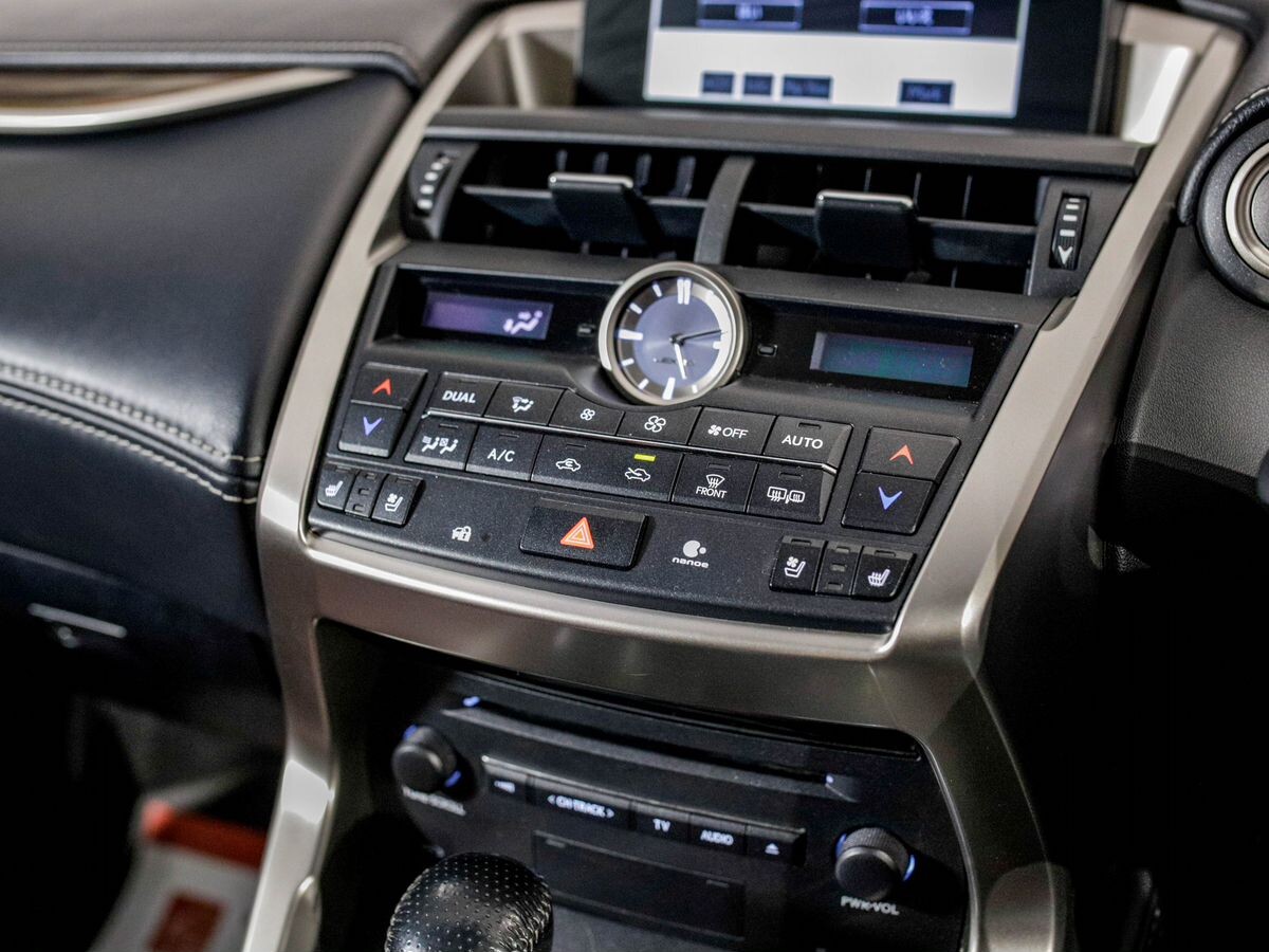Lexus NX200t 2015 - фото автомобиля
