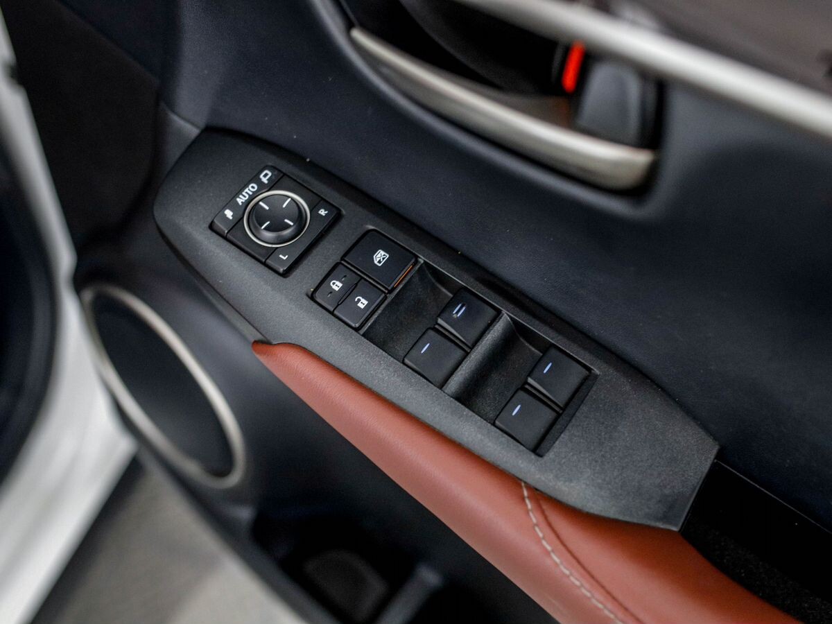 Lexus NX200t 2015 - фото автомобиля