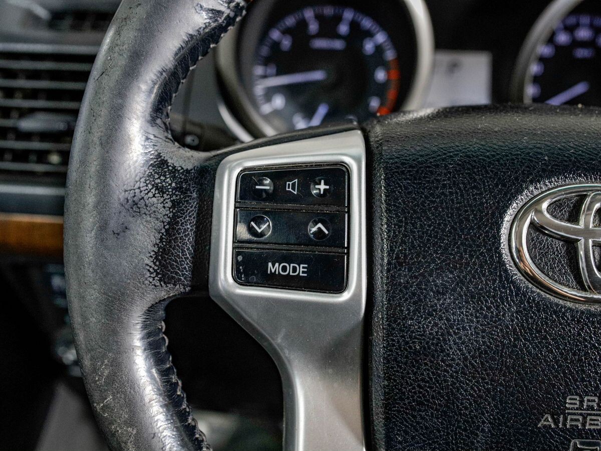 Toyota Land Cruiser Prado 2012 - фото автомобиля